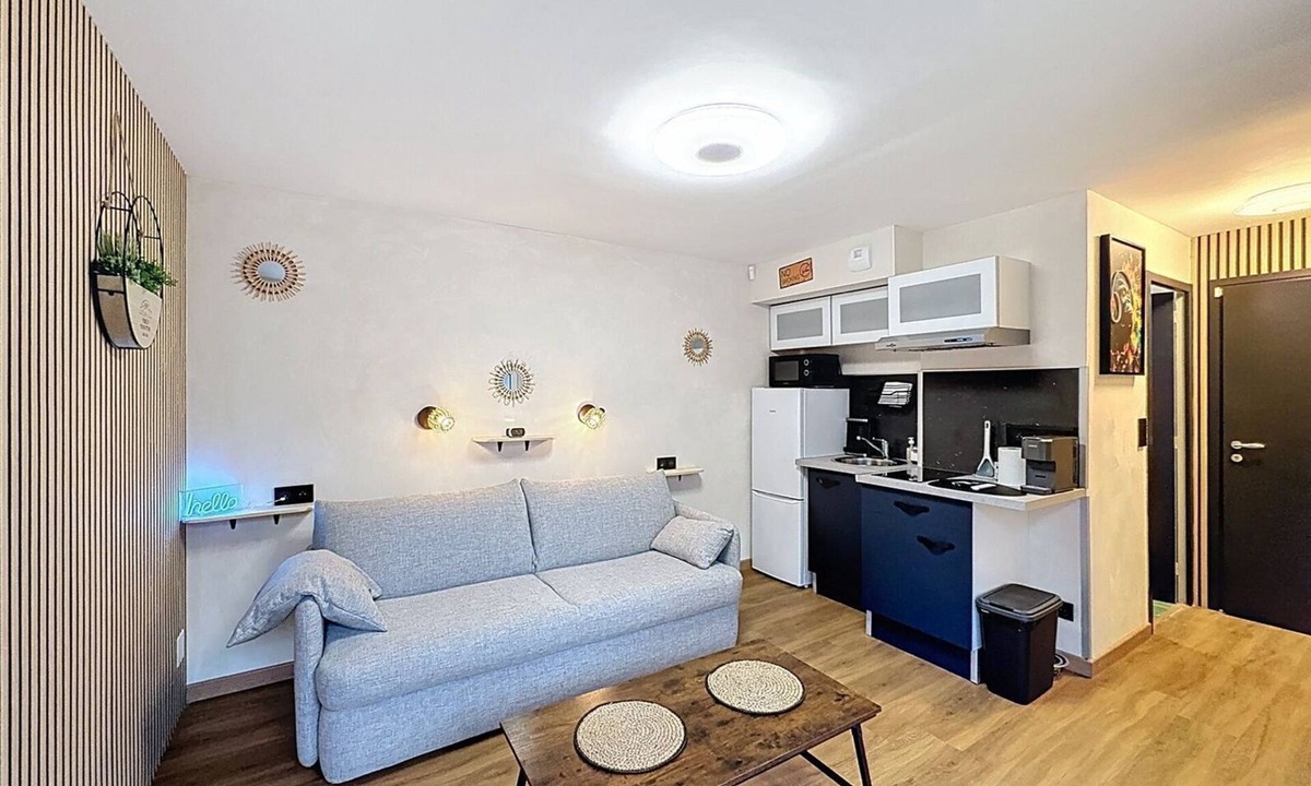 Amiens - Val-d'Avre Apartment | Studio with small terrace on first floor