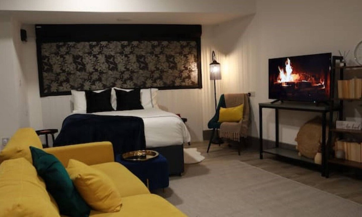 Havering Apartment | Studio254: A modern and spacious studio flat