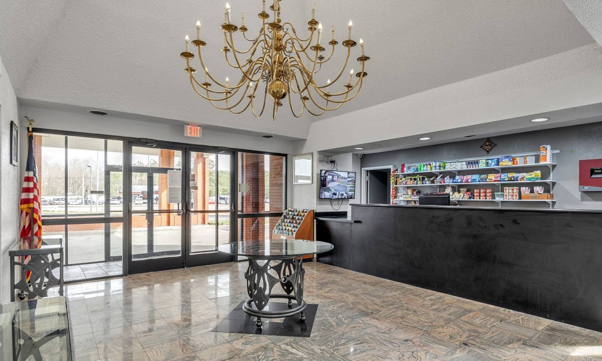 Emporia Hotel | Studios and Suites 4 Less Emporia