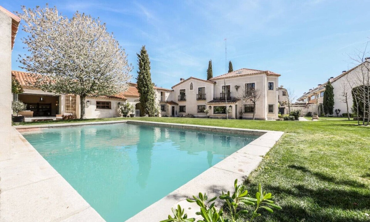 Avila Villa | Stunning 13th Century Luxury Villa | Party & Pool