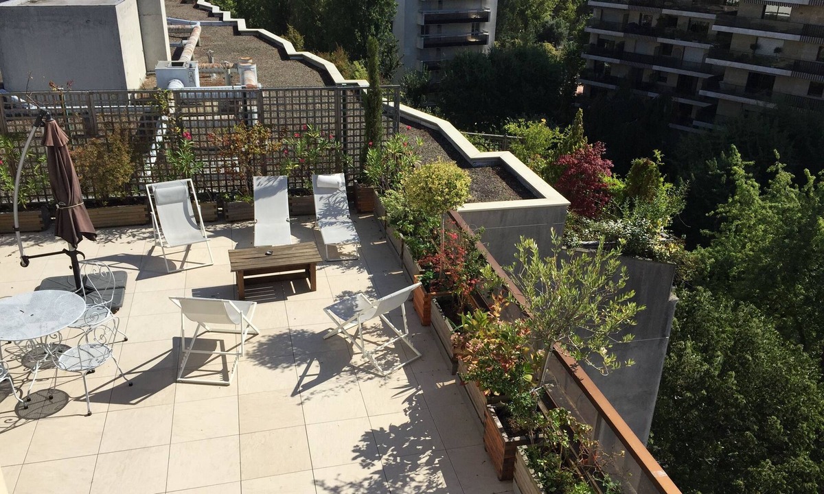 Neuilly-sur-Seine Apartment | Stunning 140 m² 2-bedroom penthouse (7th and 8th floor) with 100 m² terrace