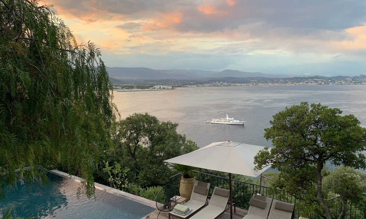 Theoule-Superieur House | Stunning 180º view of the sea and bay of Cannes, 100 m away from the sea, pool