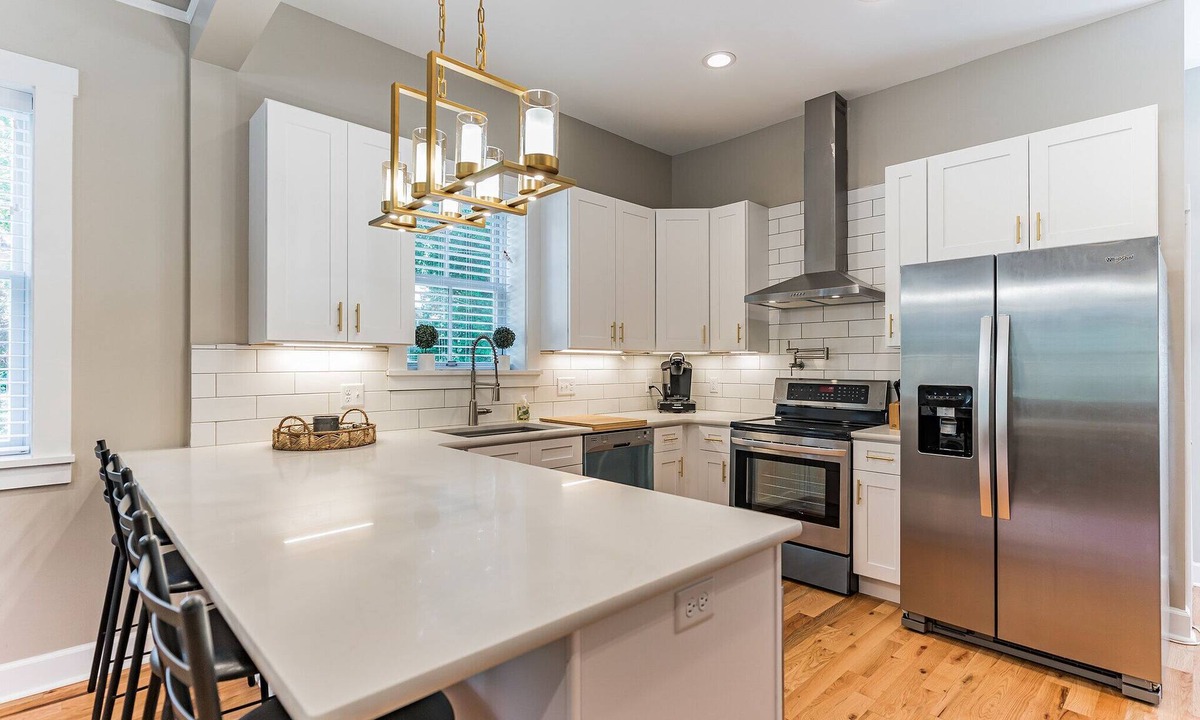 St. Charles House | Stunning 1890's Home - Sleeps 8!