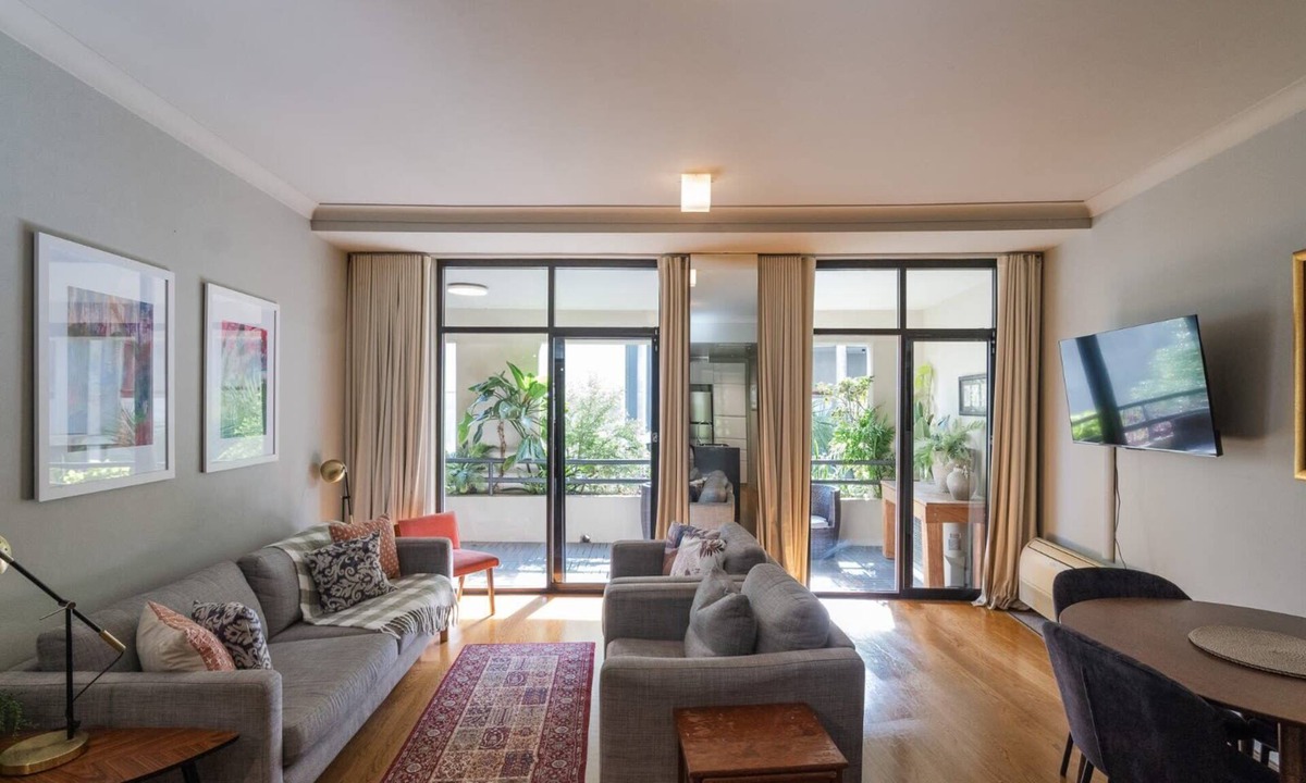 Surry Hills Apartment | Stunning 1Bed Surry Hills Balcony Apt w Parking