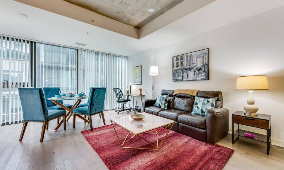 Fashion District Apartment | Stunning 1BR Executive Suite in Popular King West