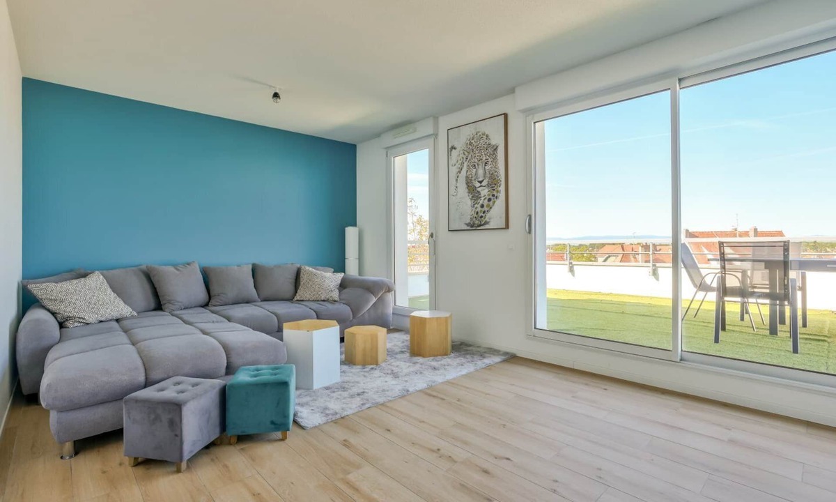 Poteries Apartment | Stunning 1BR Flat with Terrace and private parking