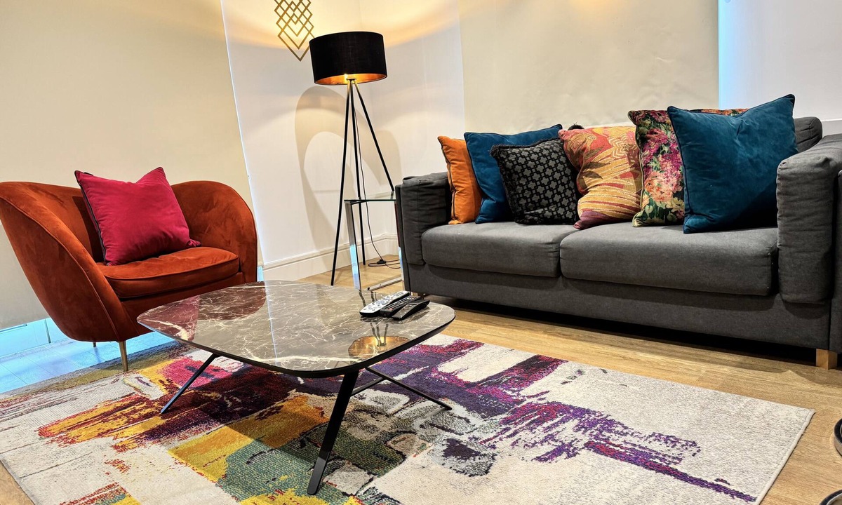 Abbey Wood Apartment | STUNNING 2 BED APARTMENT WITH PARKING