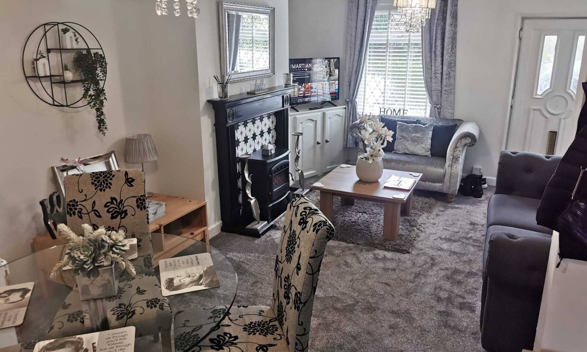 Macclesfield House | Stunning 2-Bed House in Macclesfield Cheshire