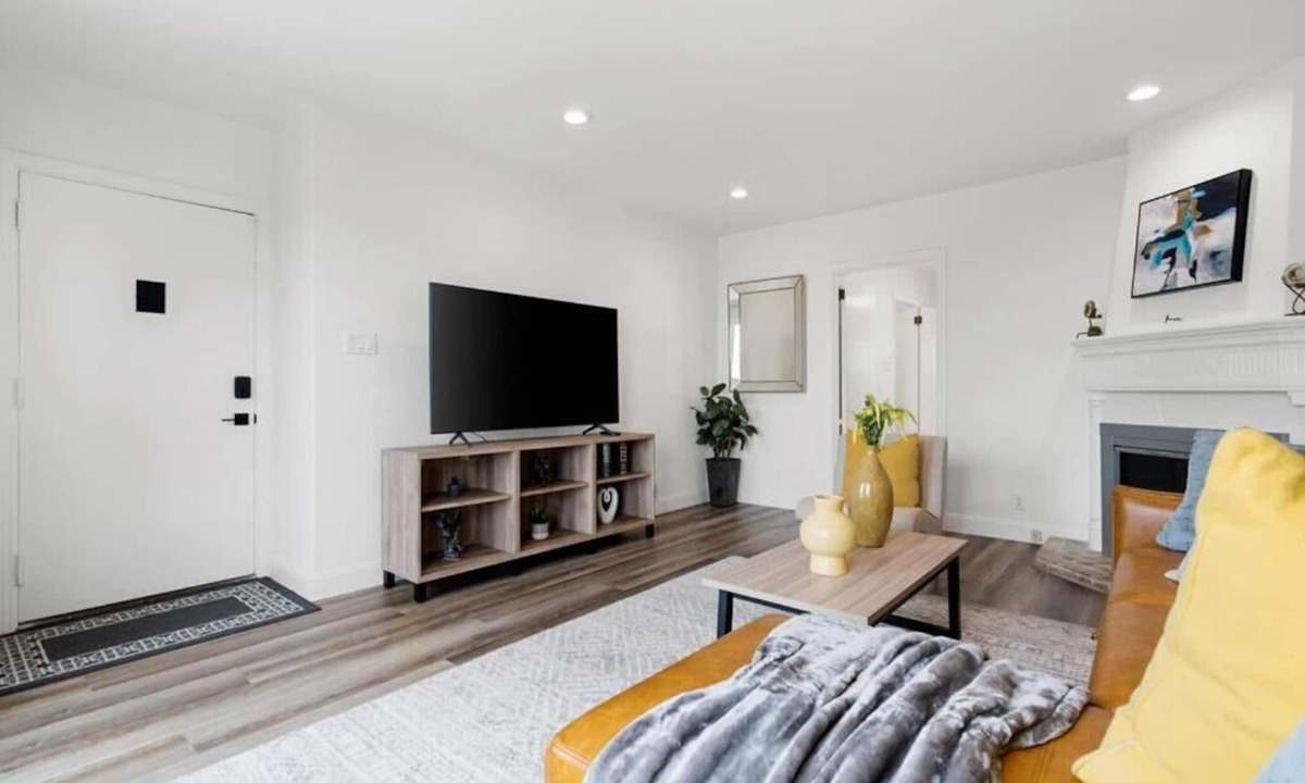 Daly City House | Stunning 2 Bedroom 1 Bath Home near BART