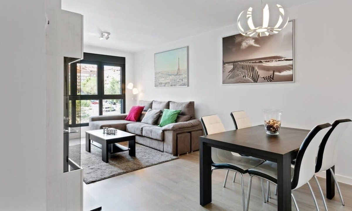 San Diego Apartment | Stunning 2 Bedroom Apartment near Adelfas