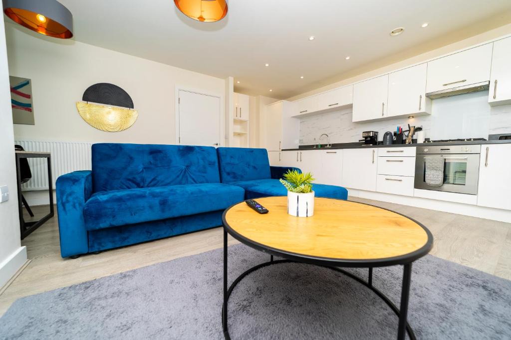 Reading Apartment | Stunning 2 bedroom Flat near Green park and Stadium