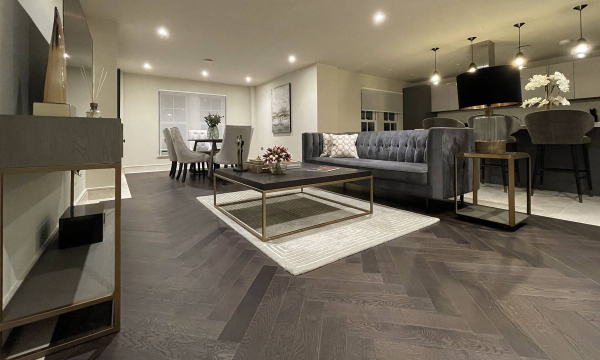 Chigwell Apartment | Stunning 2BA, 2BR, Apt, Desirable Chigwell