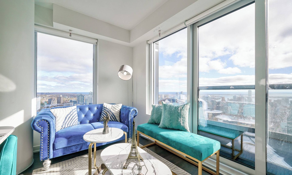 Garden District Condo | Stunning 2Bed2Bath Suite with Lake and CN Tower View in Downtown Toronto
