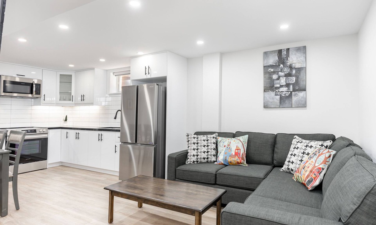 Richmond Hill Apartment | Stunning 2BR Lower Level Unitnn