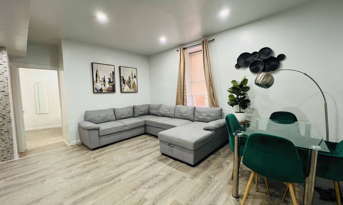 Williamsbridge Apartment | Stunning 2BR next to Bronx Zoo