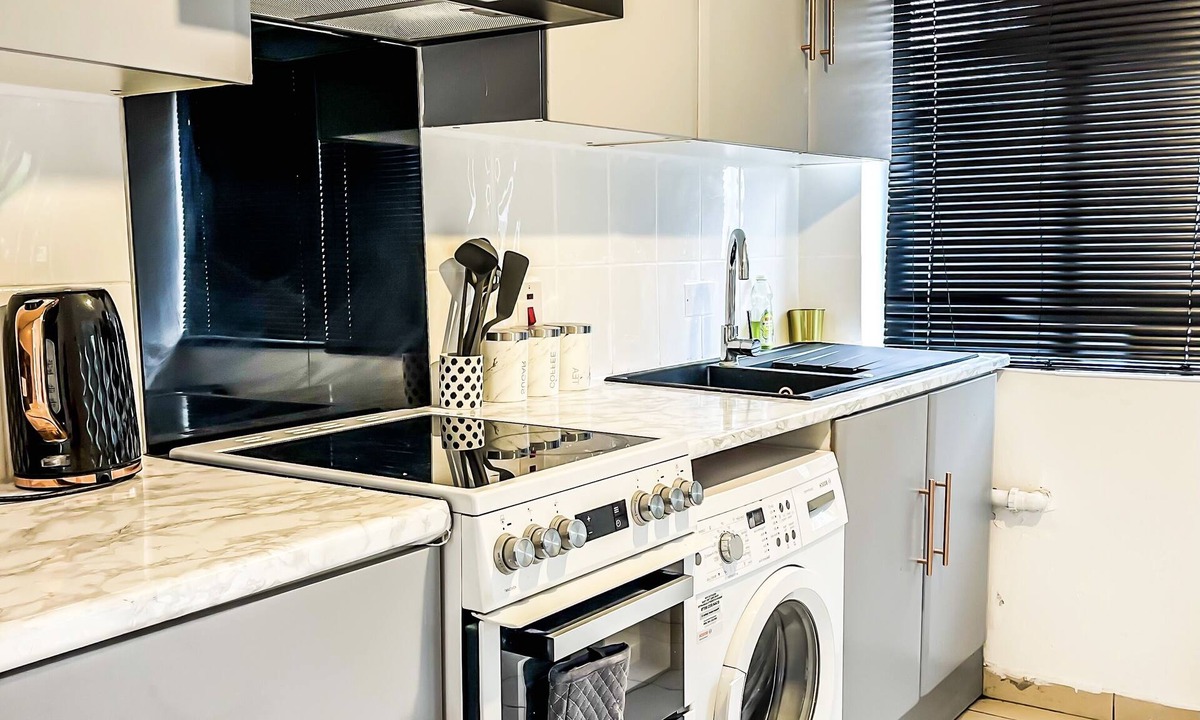 Shirley Apartment | Stunning 3-Bed House in London with free parking