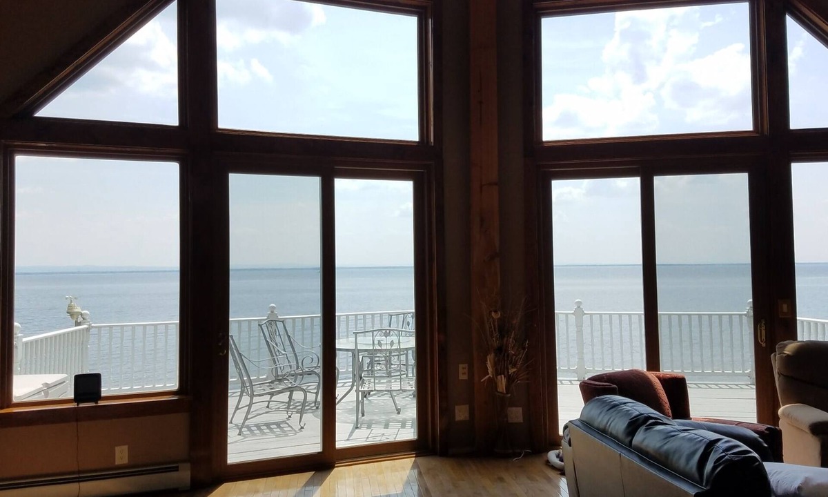 Cleveland Apartment | Stunning 3 bedroom 1.5 bath lakefront getaway on beautiful Oneida Lake