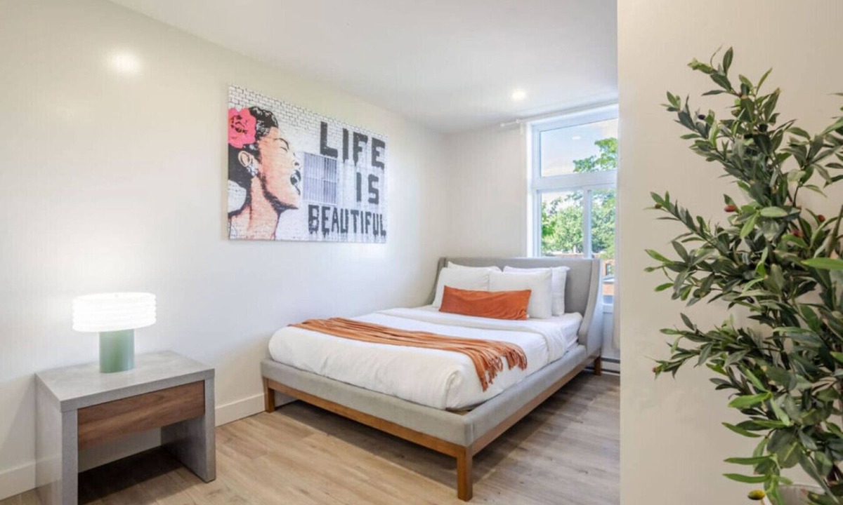 Cote-Des-Neiges—Notre-Dame-De-Grace Apartment | Stunning 3-Bedroom Home in MTL NDG