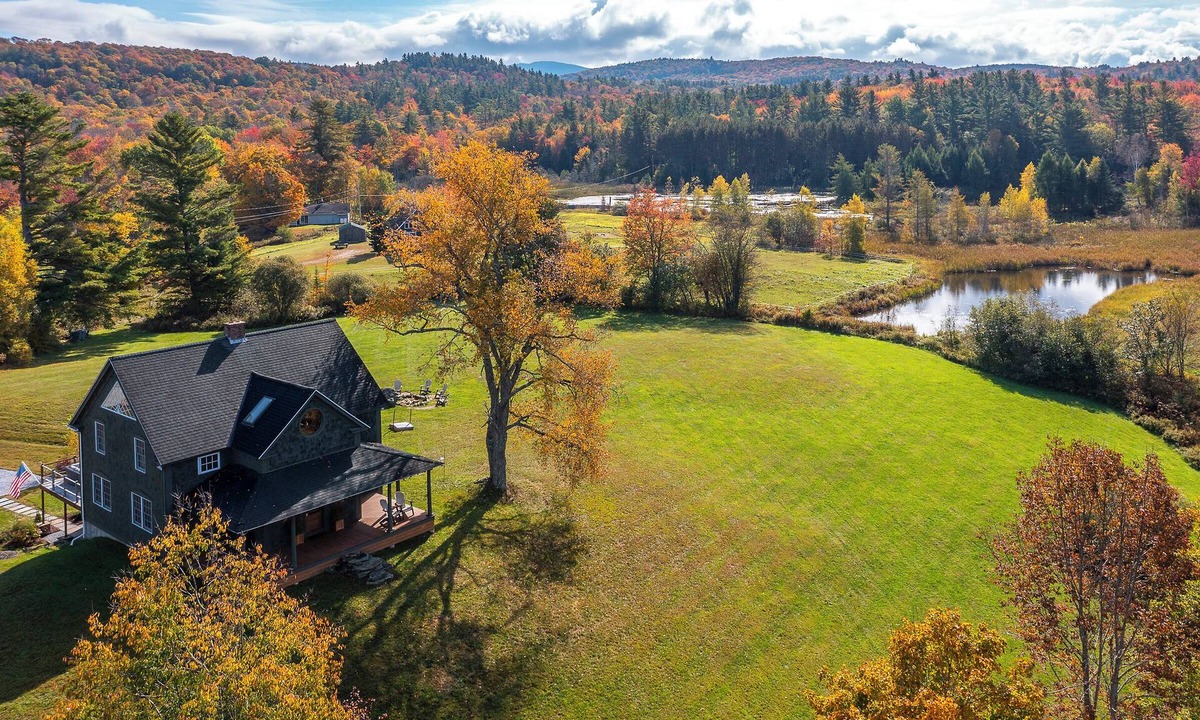 Belmont House | Stunning 3 br Timber Frame Ski Retreat on 6 acres
