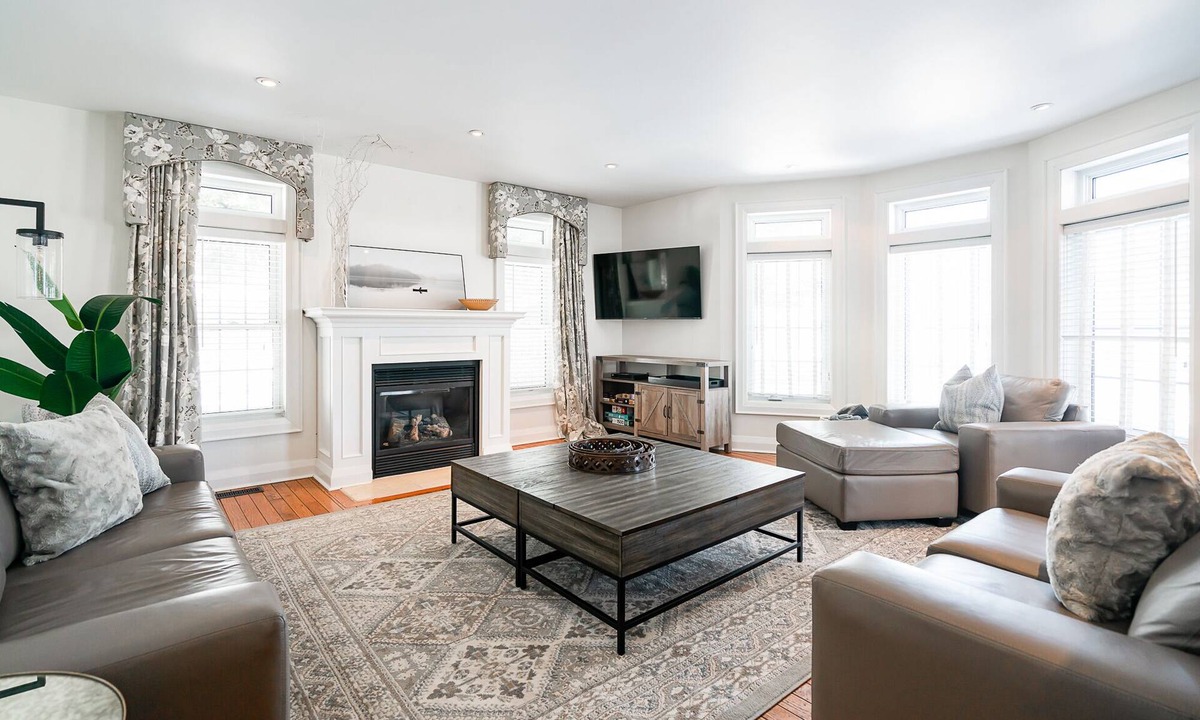 Virgil House | Stunning 3 Bedroom Home Niagara-on-the-Lake - mins to Town/Wineries
