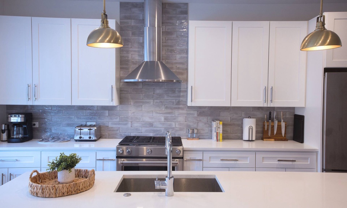 Chicago House | Stunning 3-Story Home with Chef's Kitchen