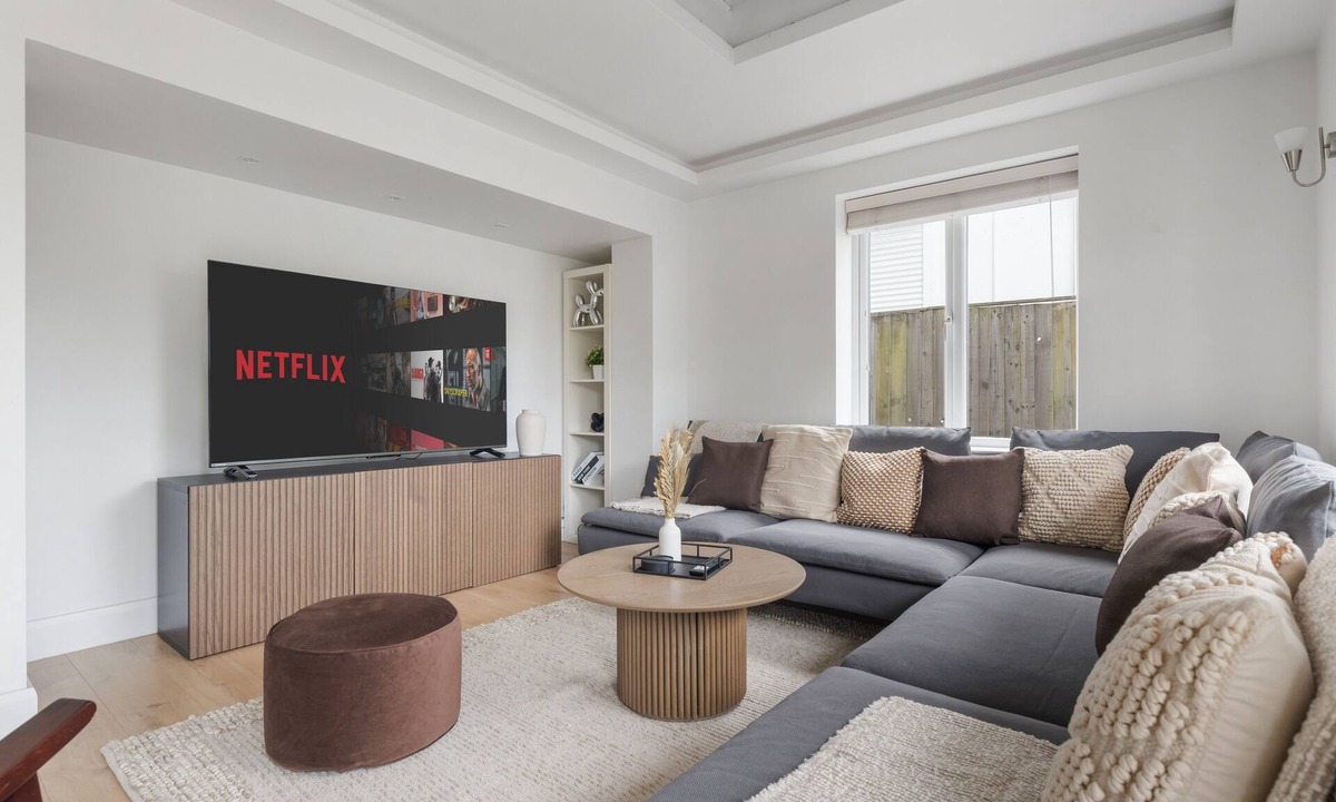 Golders Green Apartment | Stunning 3BD w/Garden & Free Parking!