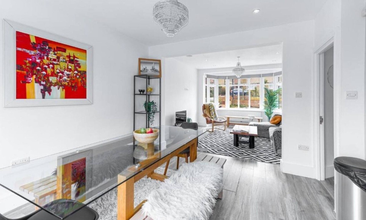 Arnos Grove House | Stunning 3BDR house with free parking
