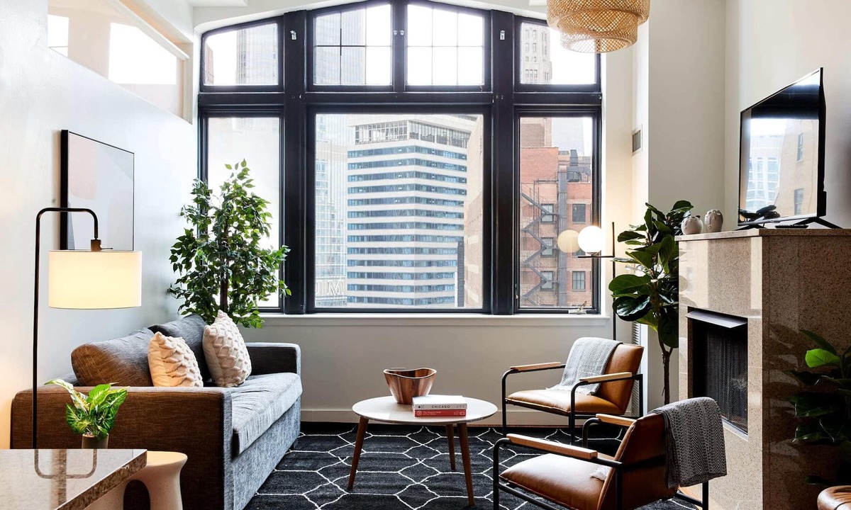 Downtown Chicago Apartment | Stunning 3BR Penthouse in the Loop | Roof Deck