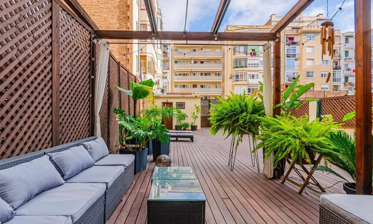 el Camp d'en Grassot i Gracia Nova Apartment | Stunning 3BR + Private Terrace & Pool – Eixample