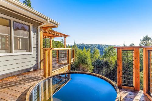 Little River House | Stunning 3BR with ridge top views and hot tub