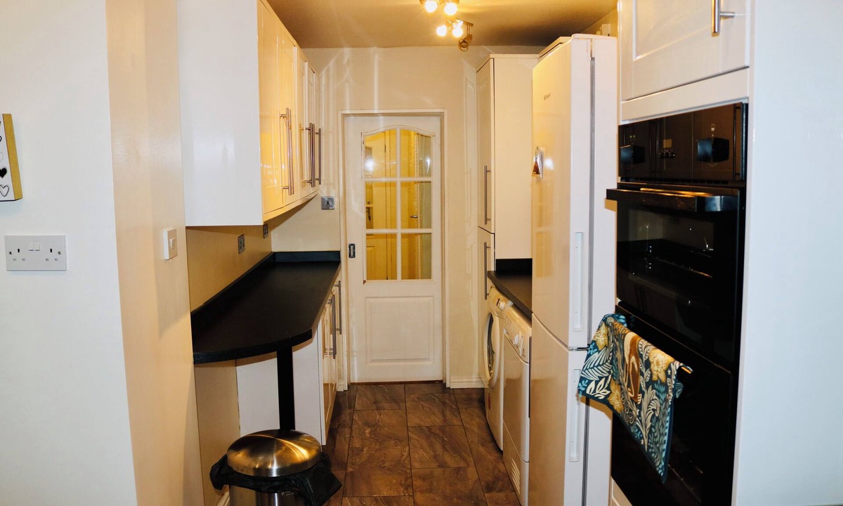 Little Hay House | Stunning 4-Bed House in Birmingham