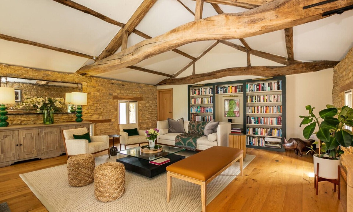 Culworth Other | Stunning 4-Bedroom Barn Conversion
