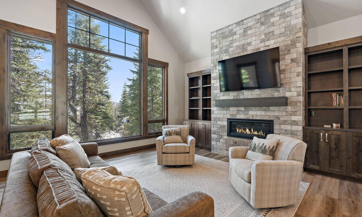 Tamarack House | Stunning 4 BR Estate Home