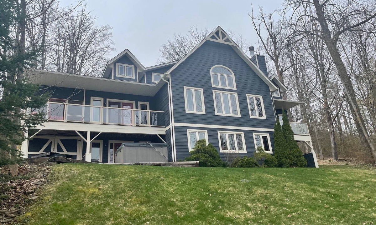 Clearview Ski Chalet | Stunning 4 season home with a superb view of Georgian Bay and all the amenities
