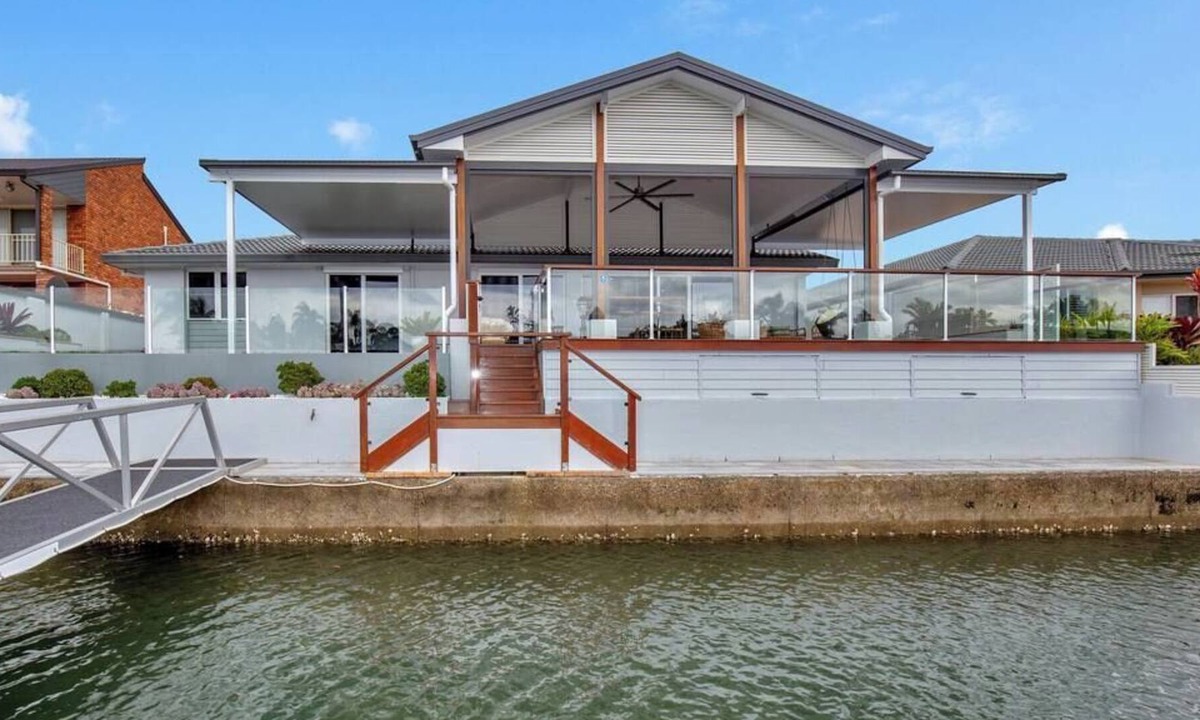 Runaway Bay House | Stunning 4BR House with Pool & Waterfront View