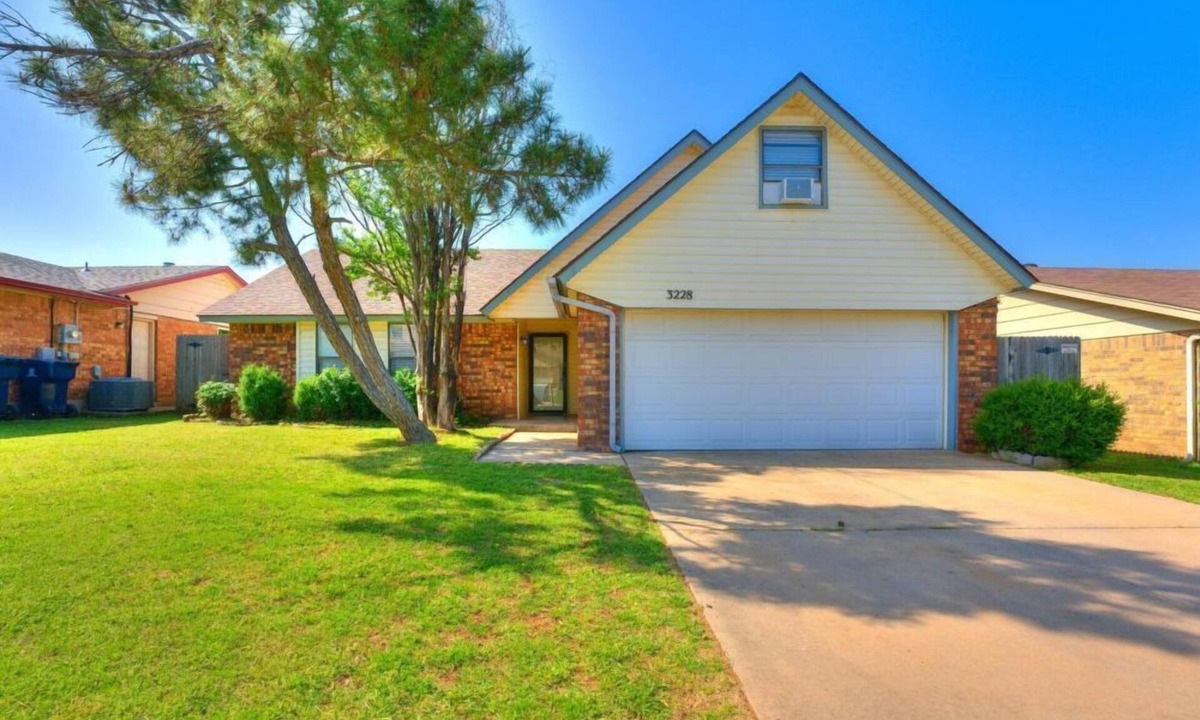 South Oklahoma City House | Stunning 5-Bedroom Veteran-Owned Home in Quiet OKC