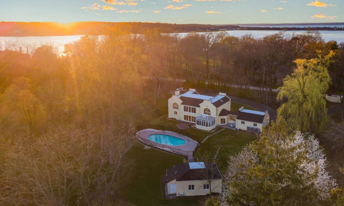 Centre Island House | Stunning 5BR Oasis | 3-Acre Estate & Gorg View