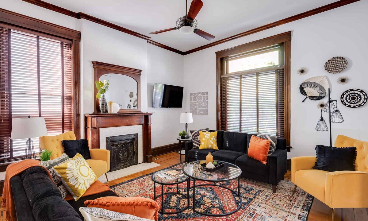 Highlands House | Stunning 7 Bed Historic Home Steps to Bardstown