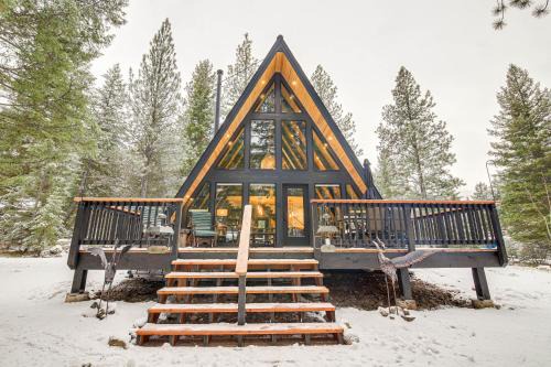 Superior House | Stunning A-Frame Cabin, Steps to Clark Fork River