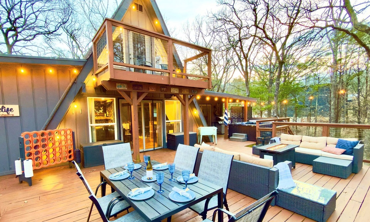 Pottsboro Cabin | Stunning A-Frame Getaway | Hot Tub + Walk to Lake