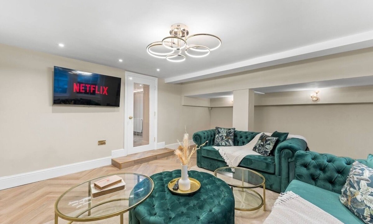 Bath Apartment | Stunning Abode in Central Bath