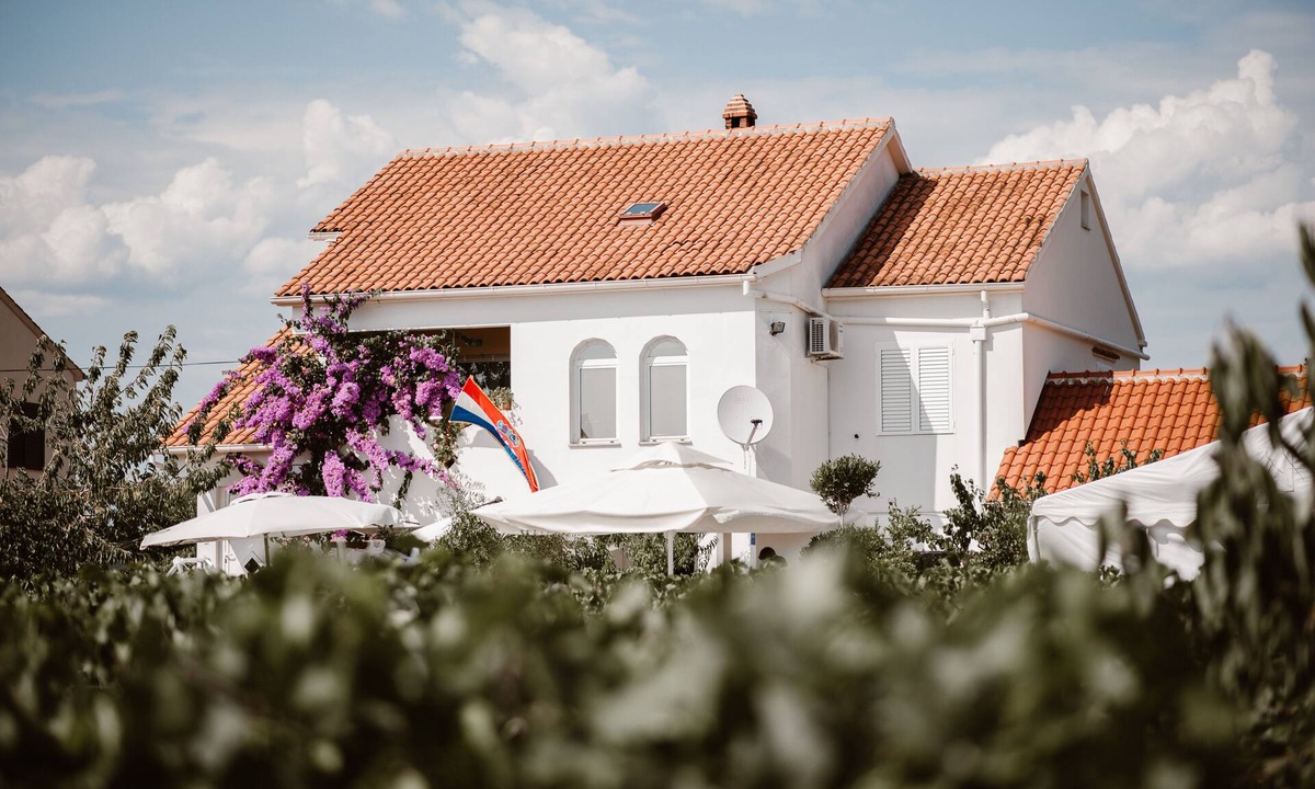 Poljica Apartment | Stunning Apartment for 7 close to several beaches