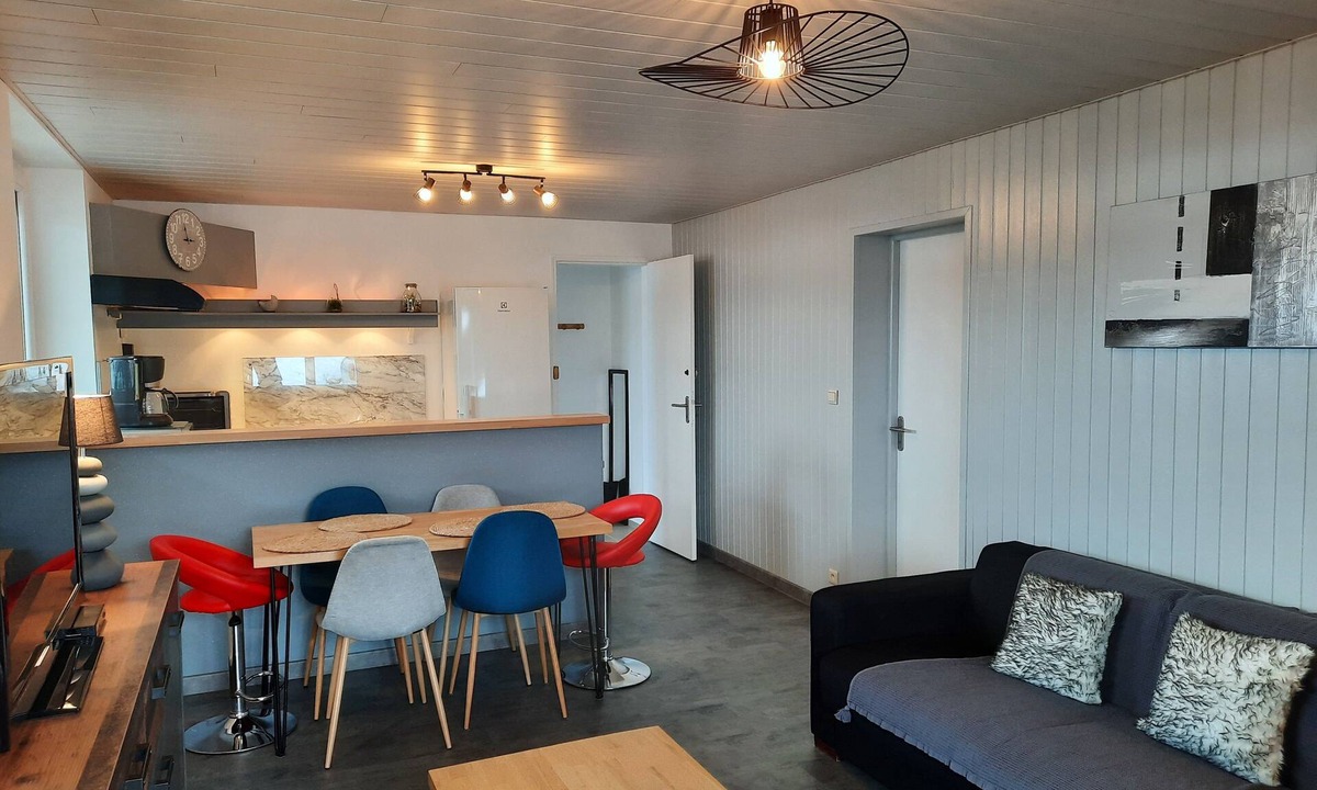 Montperreux Apartment | Stunning apartment by the lake