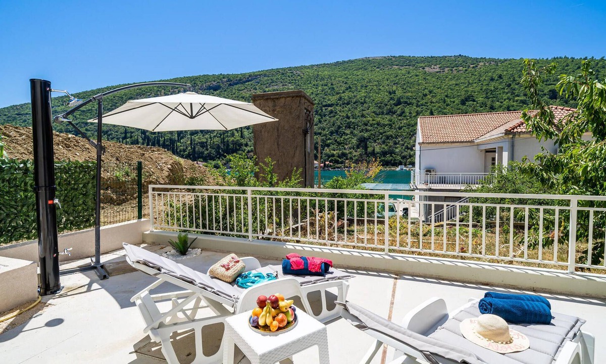 Prijevor Apartment | Stunning apartment in Mokosica with WiFi