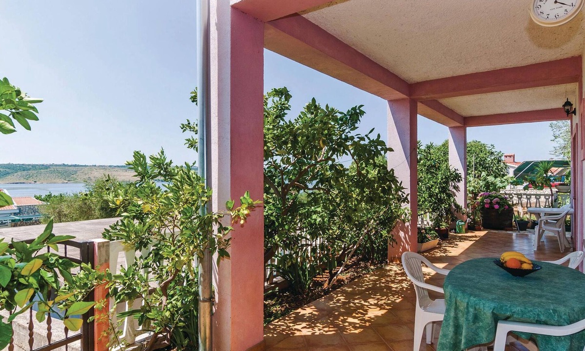 Posedarje Apartment | Stunning apartment in Posedarje with WiFi