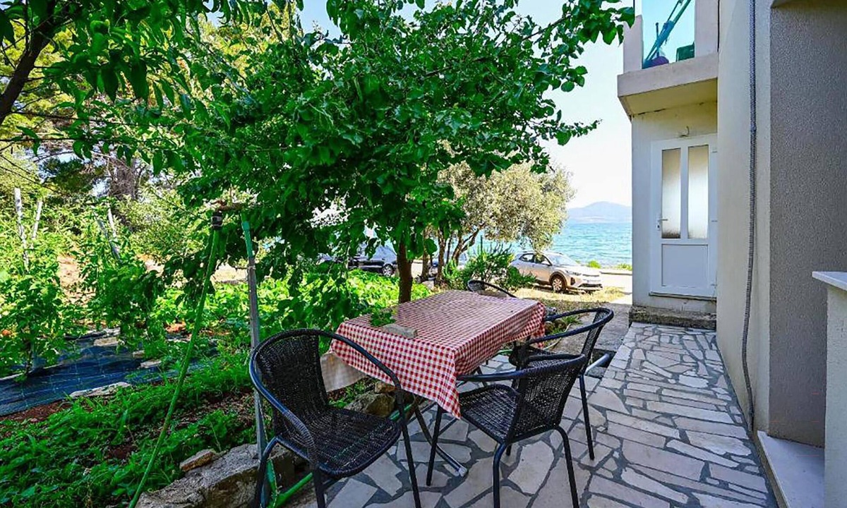 Drace Apartment | Stunning apartment in Janjina with WiFi