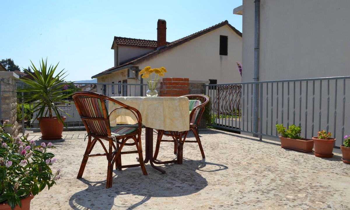 Island Hvar Apartment | Stunning apartment in Jelsa with WiFi