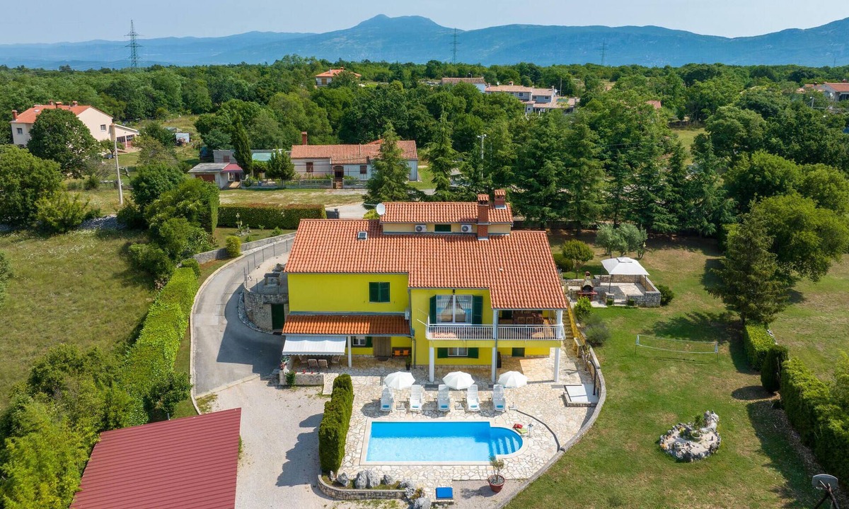 Nedescina Apartment | Stunning apartment in Labin