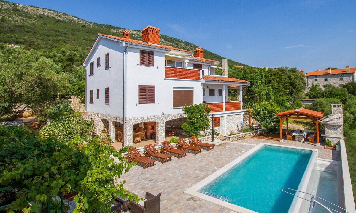 Ravni Apartment | Stunning apartment in Labin with swimming pool