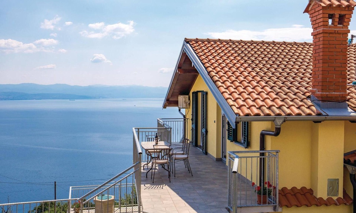 Tulisevica Apartment | Stunning apartment in Lovran with house sea view